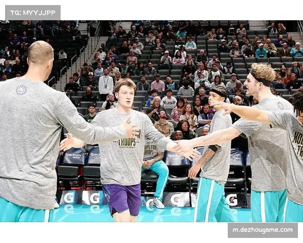 黄蜂新秀克努佩尔三分精准 无球跑动复刻克莱模式